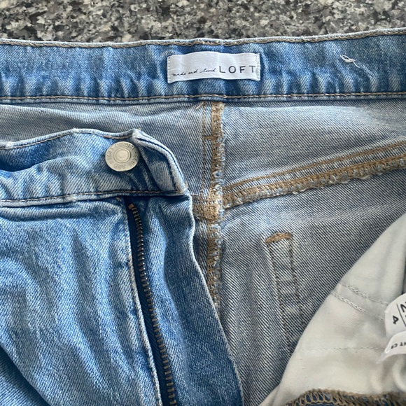 The Loft distressed kick crop jeans in size 27/4, light wash. - Picture 4 of 5